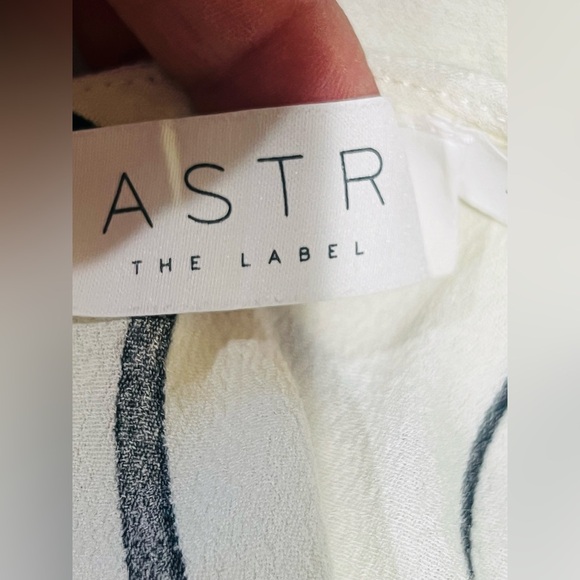 ASTR The Label White Black Size L Women Keyhole V Neck Striped Midi Dress L - Picture 6 of 13